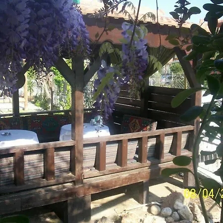 Anna Apartahotel